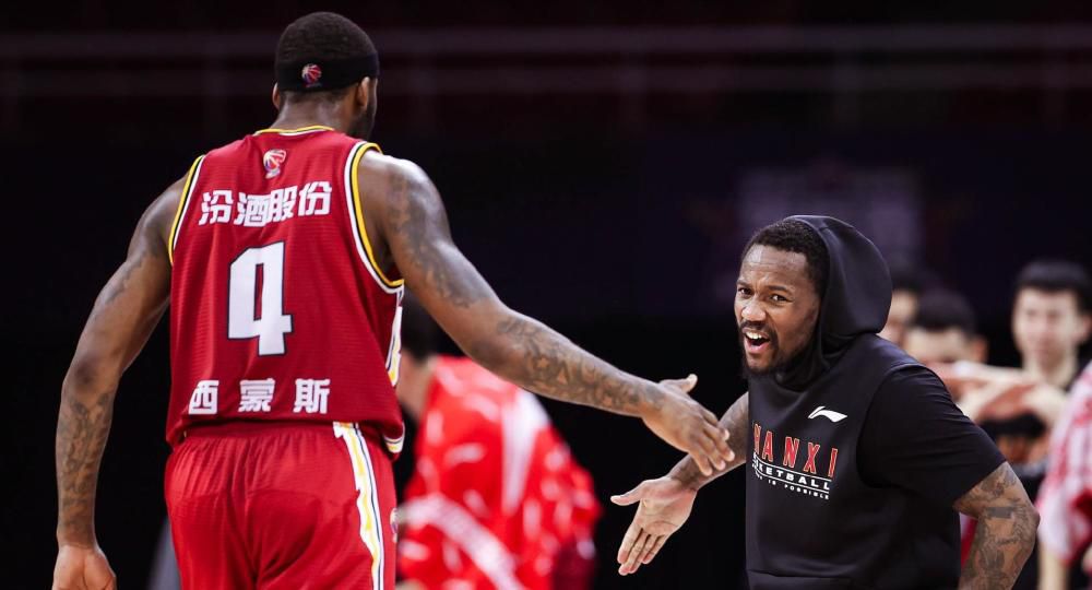 今日NBA重要伤停08:00 克利夫兰骑士 VS 波特兰开拓者迪恩-韦德、泰-杰罗姆、卢比奥：缺席韦恩莱特、罗伯特-威廉姆斯、安芬尼-西蒙斯：缺席08:30 布鲁克林篮网 VS 夏洛特黄蜂丹尼斯-史密斯：出战成疑卡梅伦-托马斯：可能出战西蒙斯：缺席布兰登-米勒：出战成疑拉梅洛-鲍尔、尼克-理查兹、科迪-马丁、尼利基纳：缺席08:30 纽约尼克斯 VS 底特律活塞博扬：出战成疑乔-哈里斯、蒙特-莫里斯：缺席08:30 迈阿密热火 VS 印第安纳步行者海史密斯、巴特勒：出战成疑德鲁-史密斯、RJ-汉普顿、希罗：缺席以赛亚-杰克逊、麦康纳：出战成疑杰伦-史密斯：缺席09:00 俄克拉荷马雷霆 VS 洛杉矶湖人海斯：出战成疑八村垒、文森特、范德比尔特：缺席09:00 明尼苏达森林狼 VS 犹他爵士爱德华兹：出战成疑麦克丹尼尔斯、麦克劳克林：缺席邓恩：出战成疑马尔卡宁：缺席09:00 芝加哥公牛 VS 密尔沃基雄鹿德罗赞、拉文：出战成疑鲍尔：赛季报销康诺顿、克劳德：缺席09:00 圣安东尼奥马刺 VS 亚特兰大老鹰文班亚马：出战成疑索汉：可能出战杰伦-约翰逊、巴夫金：缺席11:00 金州勇士 VS 洛杉矶快船保罗、加里-佩顿二世：缺席诺曼-鲍威尔：出战成疑梅森-普拉姆利、波士顿：缺席专家推荐【胜利导航】足球7连红 奉上哥伦甲：麦德林独立 vs 百万富翁【易球胜】足球6连红 带来墨联：瓜达拉哈拉 VS 普马斯【北境之王】篮球7连红 带来早间NBA赛事解析今日热点赛事今日上午，NBA常规赛精彩对话，俄克拉荷马雷霆 VS 洛杉矶湖人，金州勇士 VS 洛杉矶快船，北境之王（篮球7连红）带来赛事解析。